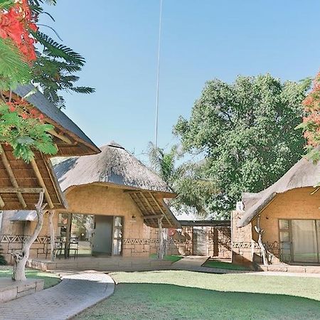Tshukudiba Game Lodge Tom Burke 外观 照片