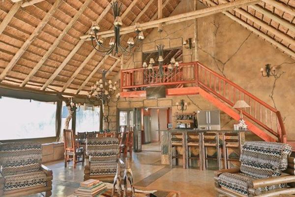 Tshukudiba Game Lodge Tom Burke 外观 照片