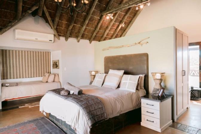 Tshukudiba Game Lodge Tom Burke 外观 照片