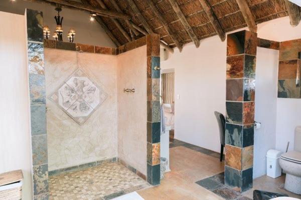Tshukudiba Game Lodge Tom Burke 外观 照片