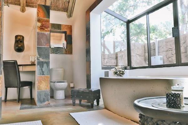 Tshukudiba Game Lodge Tom Burke 外观 照片