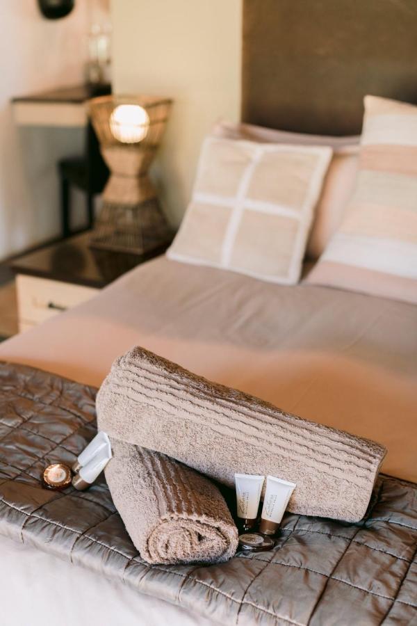 Tshukudiba Game Lodge Tom Burke 外观 照片