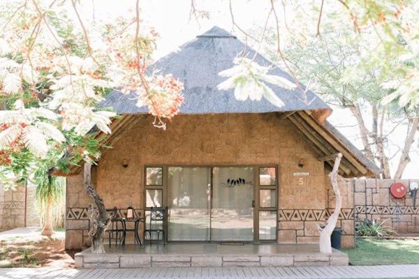 Tshukudiba Game Lodge Tom Burke 外观 照片