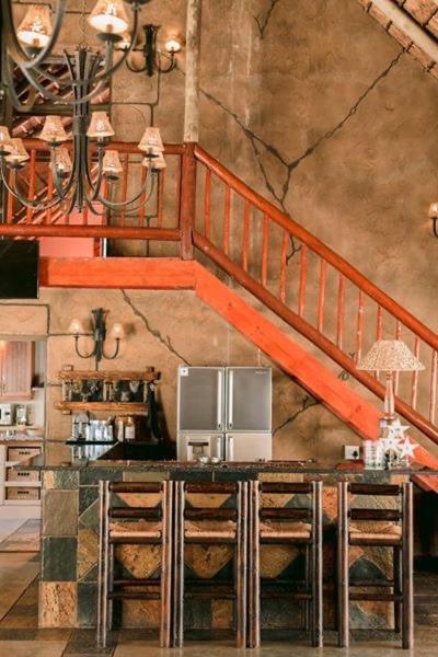 Tshukudiba Game Lodge Tom Burke 外观 照片