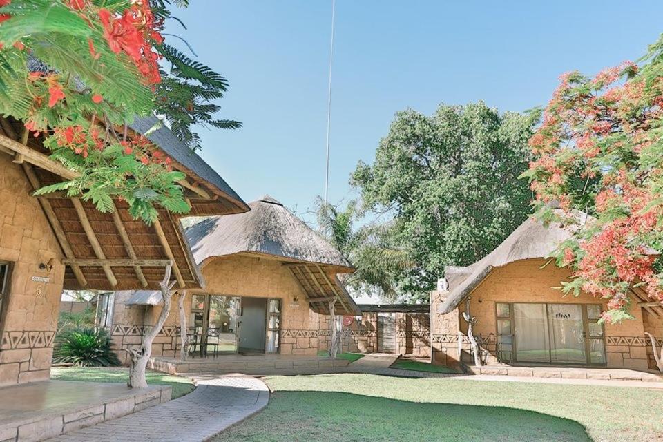Tshukudiba Game Lodge Tom Burke 外观 照片