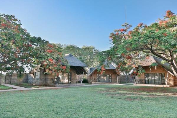 Tshukudiba Game Lodge Tom Burke 外观 照片