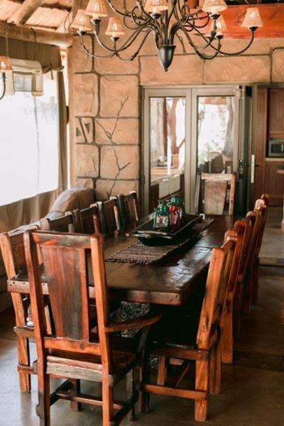 Tshukudiba Game Lodge Tom Burke 外观 照片