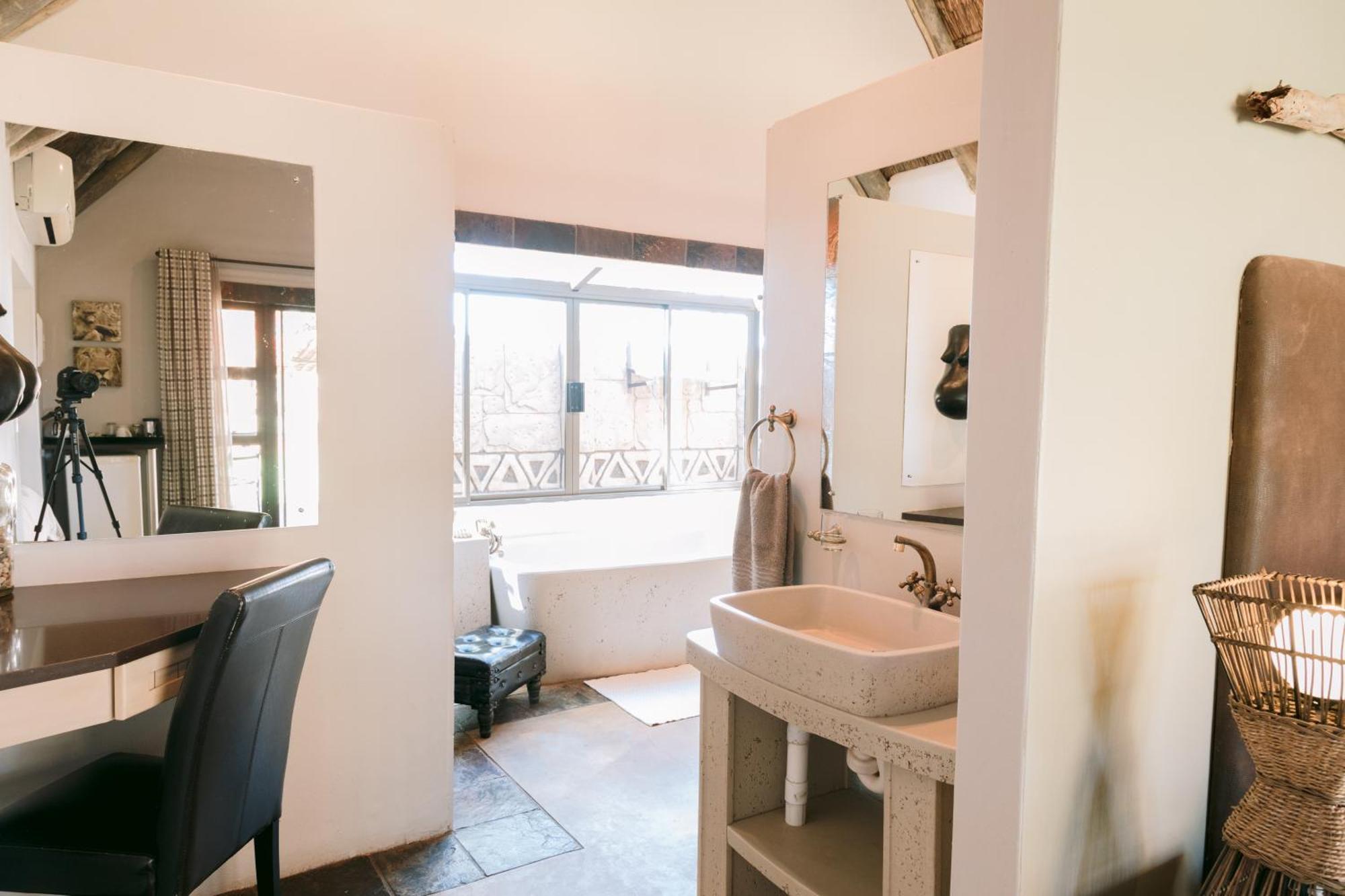 Tshukudiba Game Lodge Tom Burke 外观 照片